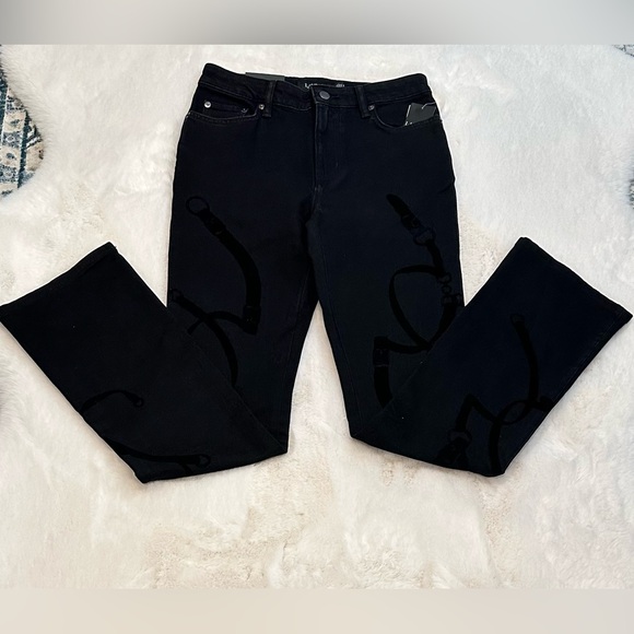 AUTHENTICATED
Belting-Print High-Rise Boot Jean
Lauren - Picture 15 of 15